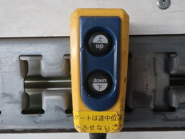 中古トラック 三菱ふそう キャンター 2tアルミバン