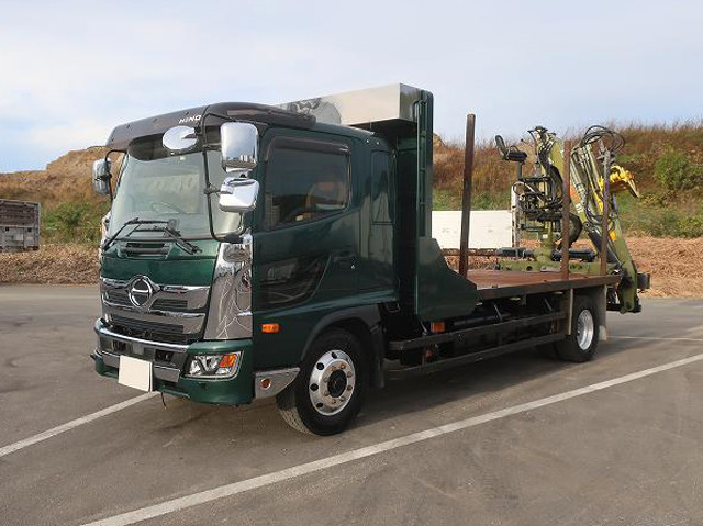 2018 Hino Ranger, Extra-Large Capacity, Flatbed with Hiab Crane, Log Lift, Rotating Grapple, Forestry Use, Aluminum Wheels, Retarder, Approximately 430,000 km on the Meter, Vehicle Inspection Valid until March 2016, 2018