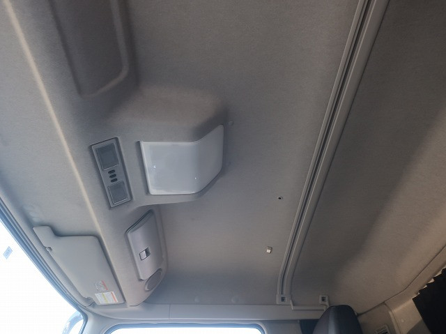 中古トラック 三菱ふそう冷凍バン ＃24