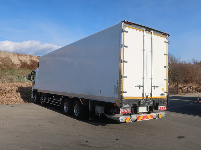 中古トラック 三菱ふそう冷凍バン ＃4