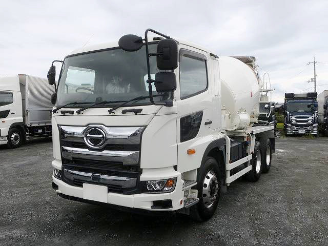 中古トラック 日野コンクリートミキサー車