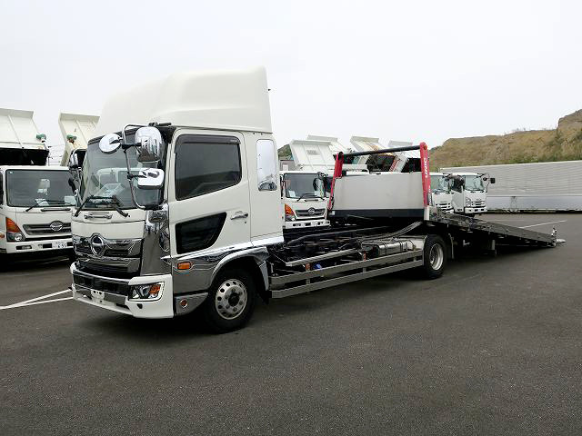2018 Hino Ranger Medium Safety Loader, 6400 Wide, Unic, Radio Controlled, Winch, Automatic Walking (Hydraulic), High Roof, Rear Air Suspension, Approximately 220,000 km on the Meter