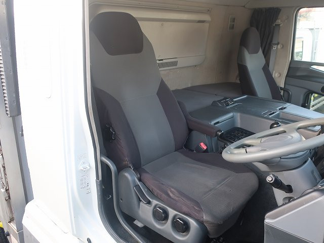 中古トラック 三菱ふそう冷凍ウィング ＃16