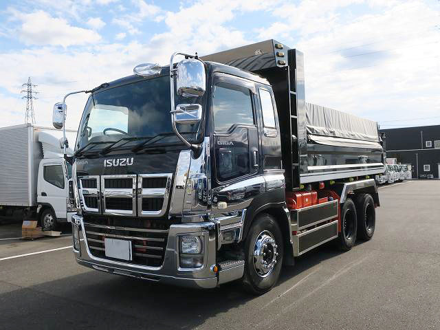 2014 Isuzu Giga Heavy-Dump Truck, ShinMaywa 5300 Body, 230cm Wide, Electric Cobo Lane, 2 Differentials, 380 HP, Approximately 350,000 km on the Meter, Vehicle Inspection Valid until December 2015, 2015