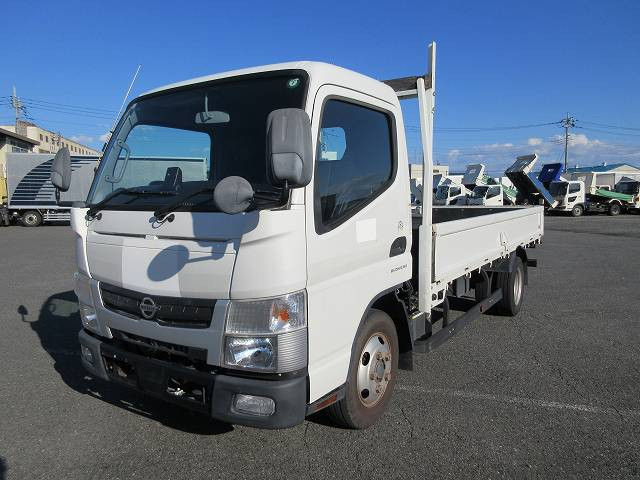 日産　平ボディ