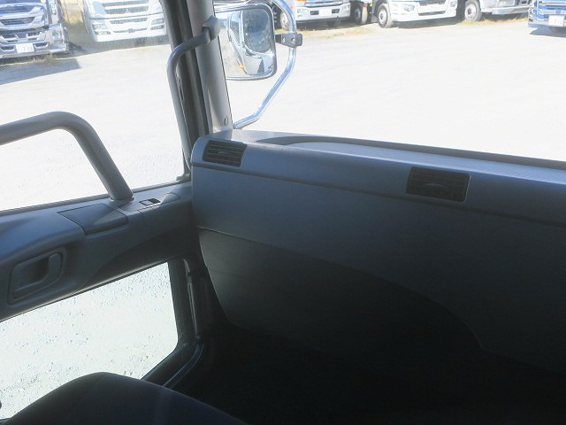 中古トラック 三菱ふそうクレーン付平ボディ ＃16