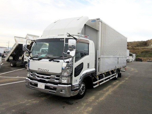 2016 Isuzu Forward, Medium-Sized Aluminum Wing, 6200 Wide, Retractable PG, 240 HP, Approximately 310,000 km on the odometer, Vehicle Inspection valid until May 2016, valid until May 2018.