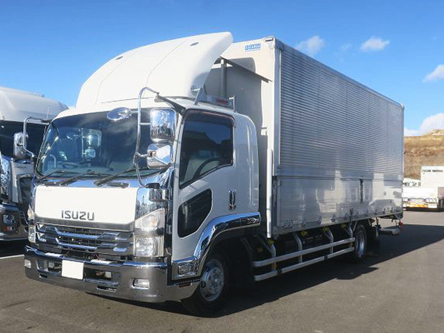 2016 Isuzu Forward, Medium-Sized Aluminum Wing, 6200 Wide, Retractable PG, 240 HP, Approximately 310,000 km on the odometer, Vehicle Inspection valid until May 2016, valid until May 2018.