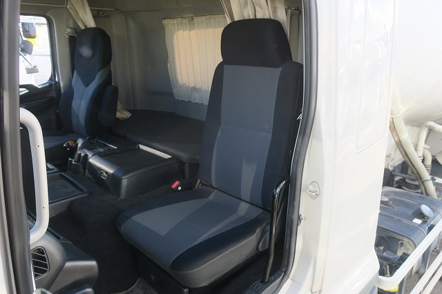 中古トラック 日野粉粒体運搬車 #21