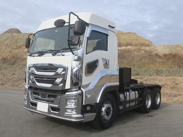 2018 Isuzu Giga Tractor Head, 16-ton 5th Wheel Load, 2 Differentials, High Roof, 520 HP, Approximately 320,000 km on the odometer, Vehicle Inspection valid until July 2016.