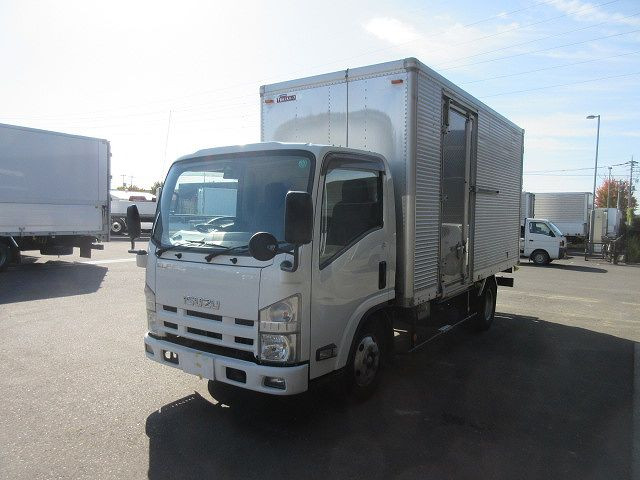 2014 Isuzu Elf 3-ton aluminum van, standard long, 215cm interior height, left-side sliding door, low floor, two-tier lashing rails, 150 horsepower. Valid until October 2016.