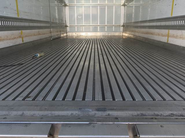 中古トラック いすゞ冷凍バン ＃7