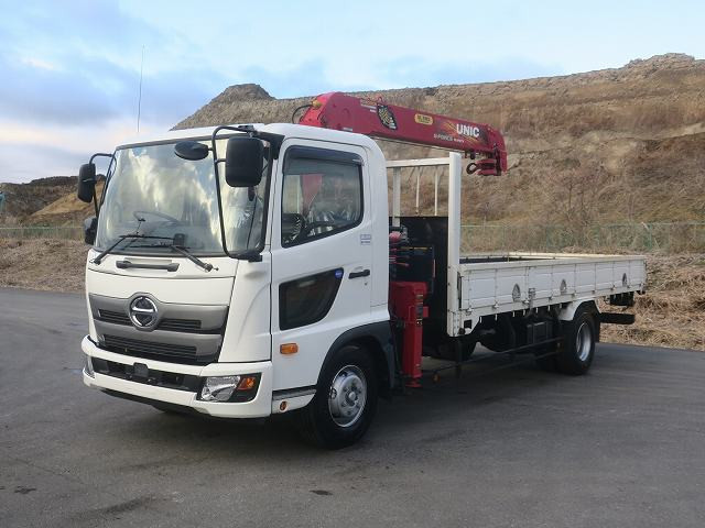 [Vehicle for lease rental only] 2019 Hino Ranger Flatbed with Medium-Sized Crane, 5400 Standard, 4-Tier Unic, Radio Controlled ★ Annual Crane Inspection Completed / Safety Inspection Package Installed! ★