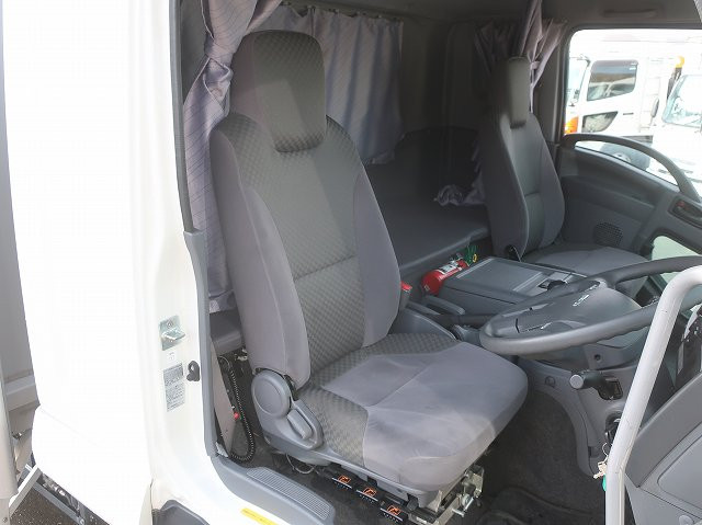 中古トラック いすゞ フォワード 中型アルミウィング