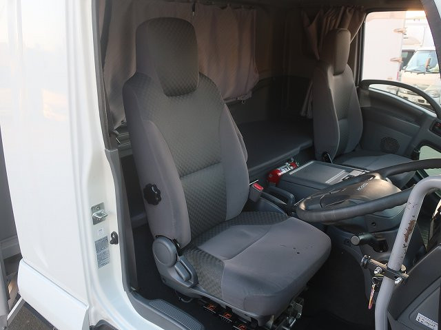 中古トラック いすゞ フォワード 中型アルミウィング