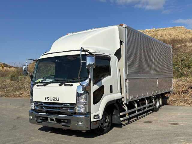 2017 Isuzu Forward, Medium-Sized Aluminum Wing, 6200 Wide, Rear Air Suspension, 240 HP 