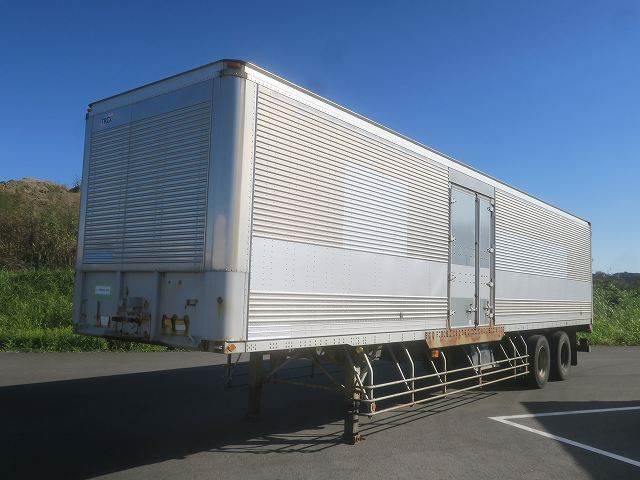 2006 Nippon Treks 2-axle semi-trailer with a maximum load capacity of 21.9 tons