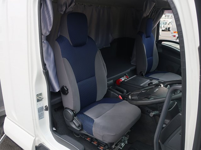 中古トラック いすゞ フォワード 中型アルミウィング