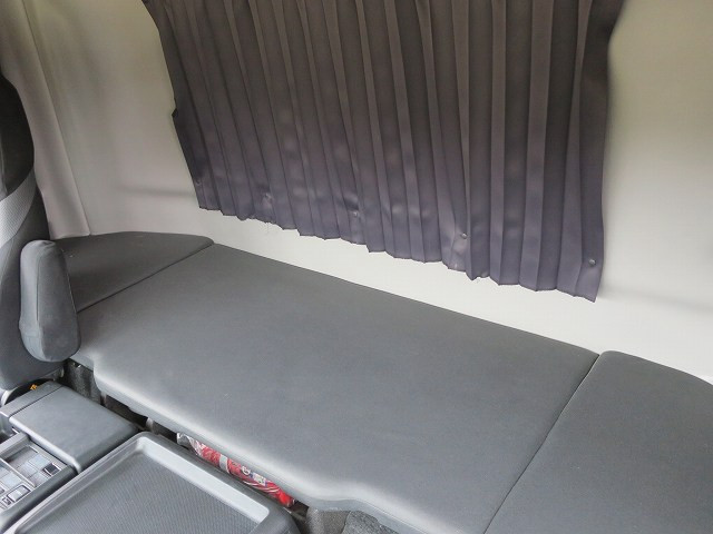 中古トラック 日野 プロフィア 大型クレーン付平ボディ