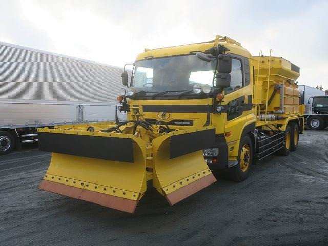 2009 UD Trucks Quon Snow Removal and Salt/Potash Spreader by Hanta Machinery, Folding Snow Plow with 1-Year Preliminary Inspection