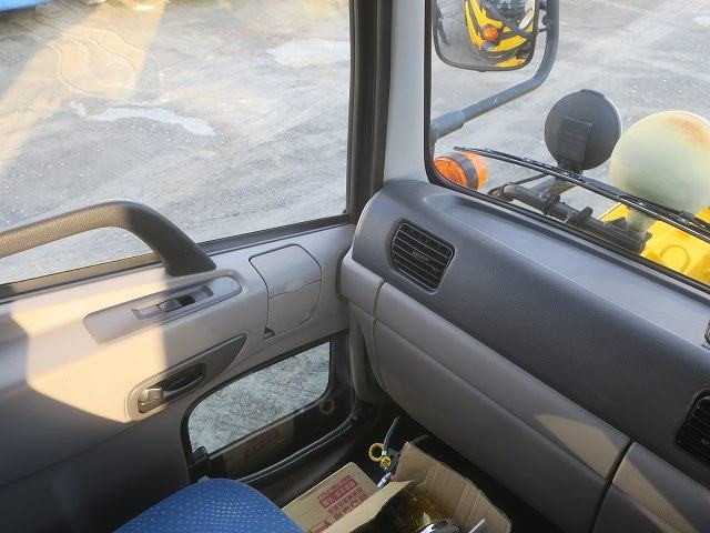 中古トラック UDトラックス除雪塩カリ散布車 ＃15