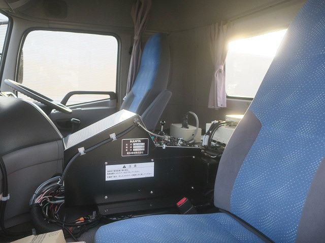中古トラック UDトラックス除雪塩カリ散布車 ＃23