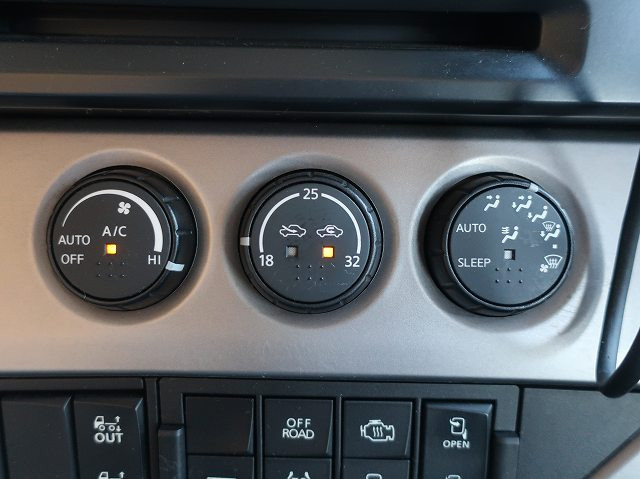 中古トラック UDトラックス平ボディアルミブロック ＃17