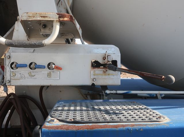 中古トラック UDトラックス クオン 大型コンクリートミキサー車