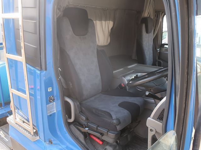 中古トラック UDトラックス クオン 大型コンクリートミキサー車