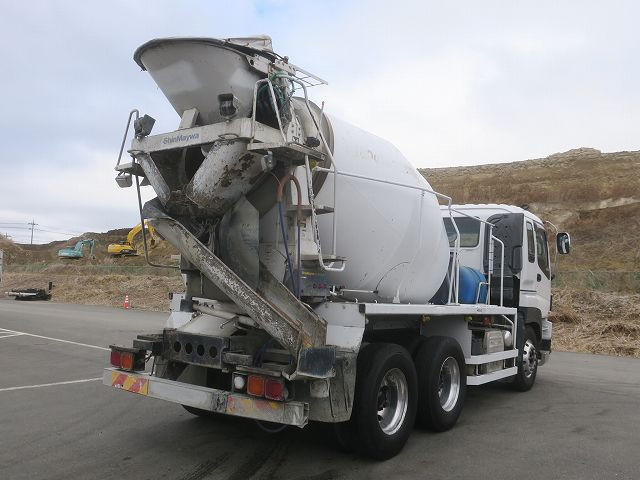 中古トラック いすゞ ギガ 大型コンクリートミキサー車