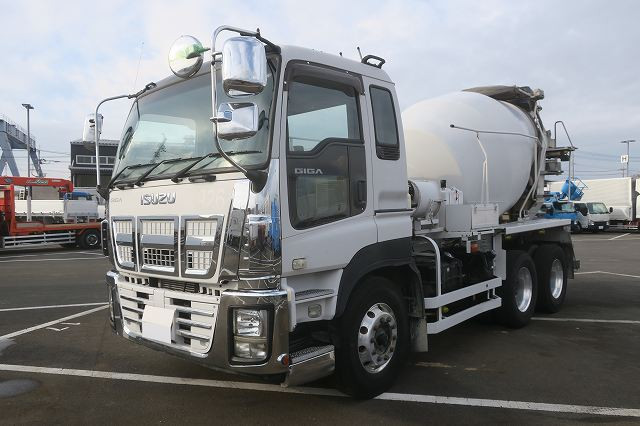 いすゞ　ミキサー車