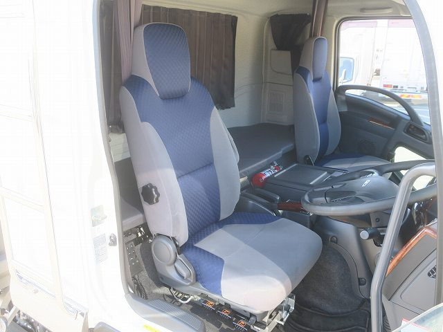 中古トラック いすゞ フォワード 中型アルミウィング