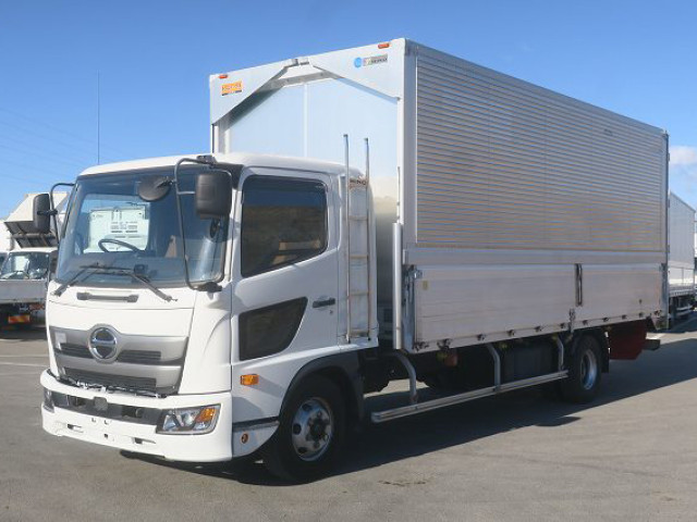 2018 Hino Ranger Medium-Duty Aluminum Wing 6200 Standard, 225cm Inner Width, Approximately 200,000km on the Meter