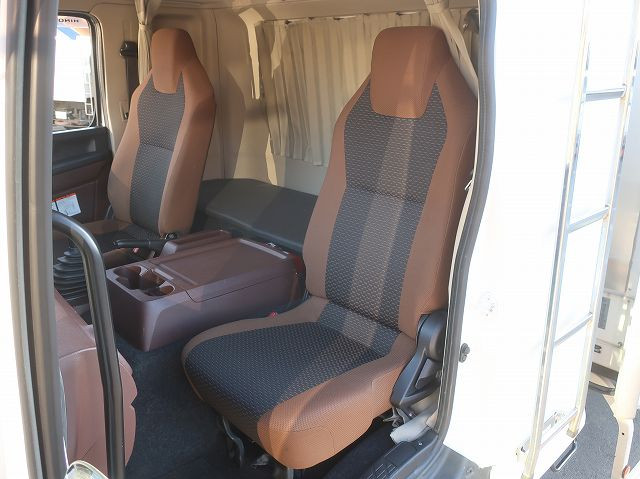 中古トラック 日野 レンジャー 中型アルミウィング