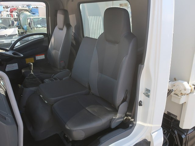 中古トラック いすゞ フォワード 中型ダンプ