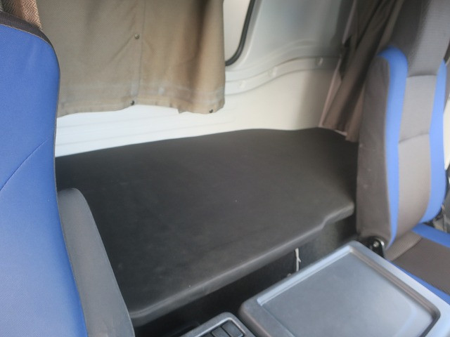 中古トラック いすゞ冷凍バン ＃23