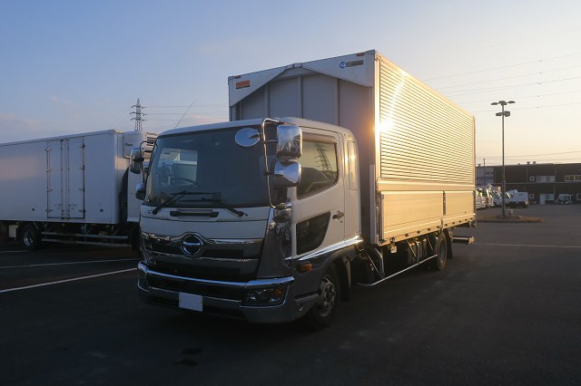 日野　アルミウィング／幌ウィング