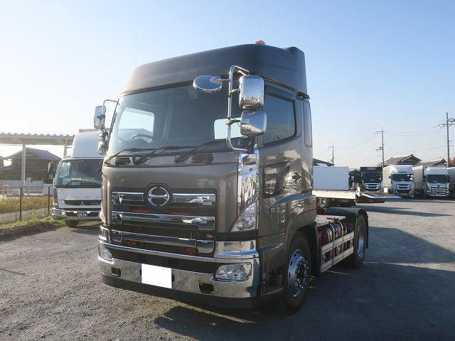 2018 Hino Profia Tractor Head, 5th Wheel Load 11.5 Tons, 410 HP, High Roof, Approximately 370,000 km on the odometer, Inspection valid until June 2016, Vehicle Inspection