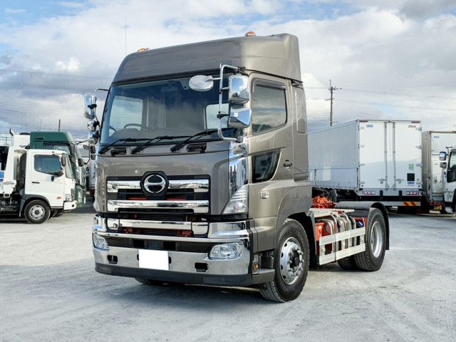 2018 Hino Profia Tractor Head, 5th Wheel Load 11.5 Tons, 410 HP, High Roof, Approximately 370,000 km on the odometer, Inspection valid until June 2016, Vehicle Inspection