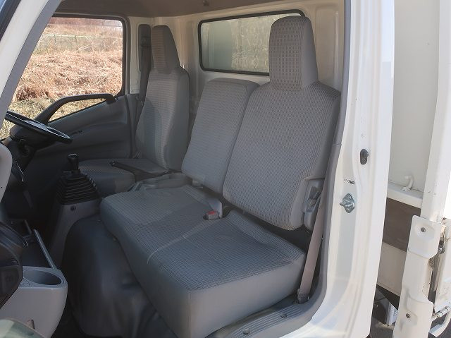 中古トラック 日野 デュトロ 小型平ボディ