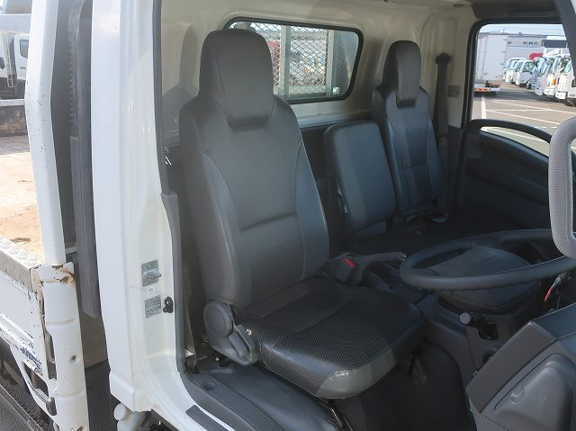 中古トラック いすゞ エルフ 小型平ボディ