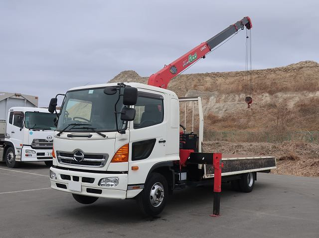2016 Hino Ranger Flatbed with Medium-Sized Crane, 5500 Standard, 4-Tier Unic, Radio Controlled. * Annual Crane Inspection Completed/Safety Inspection Package Installed! *