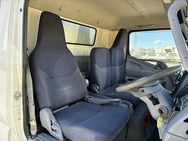 中古トラック 三菱ふそう キャンター 2tアルミバン