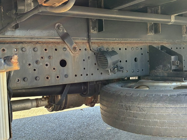 中古トラック 三菱ふそう キャンター 2tアルミバン