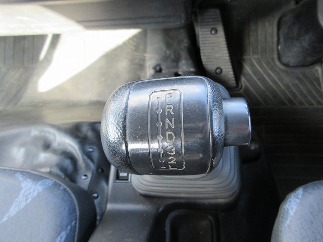 中古トラック 日野クレーン付平ボディ #18