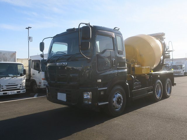 いすゞ　ミキサー車