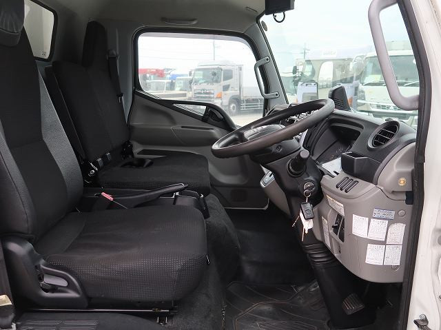 中古トラック 三菱ふそう冷凍バン ＃18