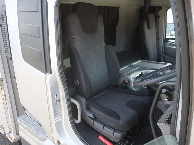 中古トラック UDトラックス クオン 大型アルミウィング