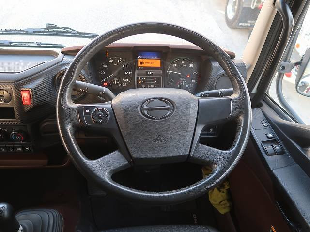 中古トラック 日野クレーン付平ボディ #17