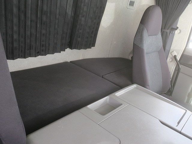 中古トラック 三菱ふそう冷凍バン #23